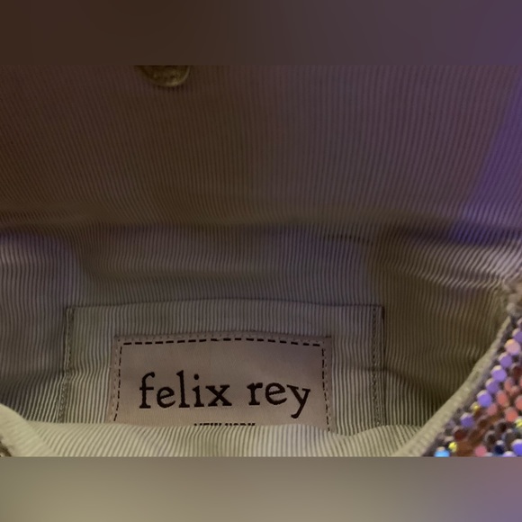 Felix grey metallic clutch with bow - Picture 2 of 3